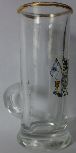 Schnapsglas 4 cl Tradition mit Henkel, kleine weisse Schrift  (2)