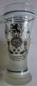 WB Glas Tradition Weiss-Blauer Rand handbemahlt satiniert, mittlere schwarze Schrift  1. Bundesliga 1994 (2)